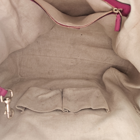 Gucci Fuchsia Leather Shoulder Bag - Picture 12 of 12